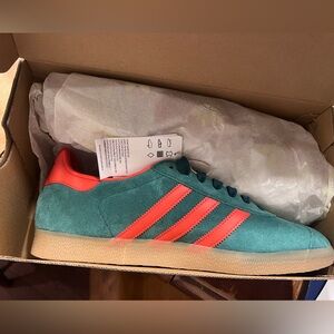 Men’s Adidas Gazelle- collegiate green 10.5